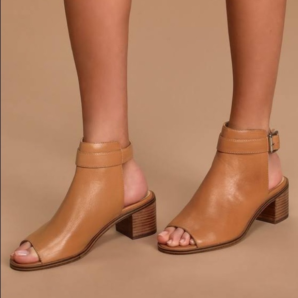 Sole Society Women’s Block Heel Tazzara Sandal